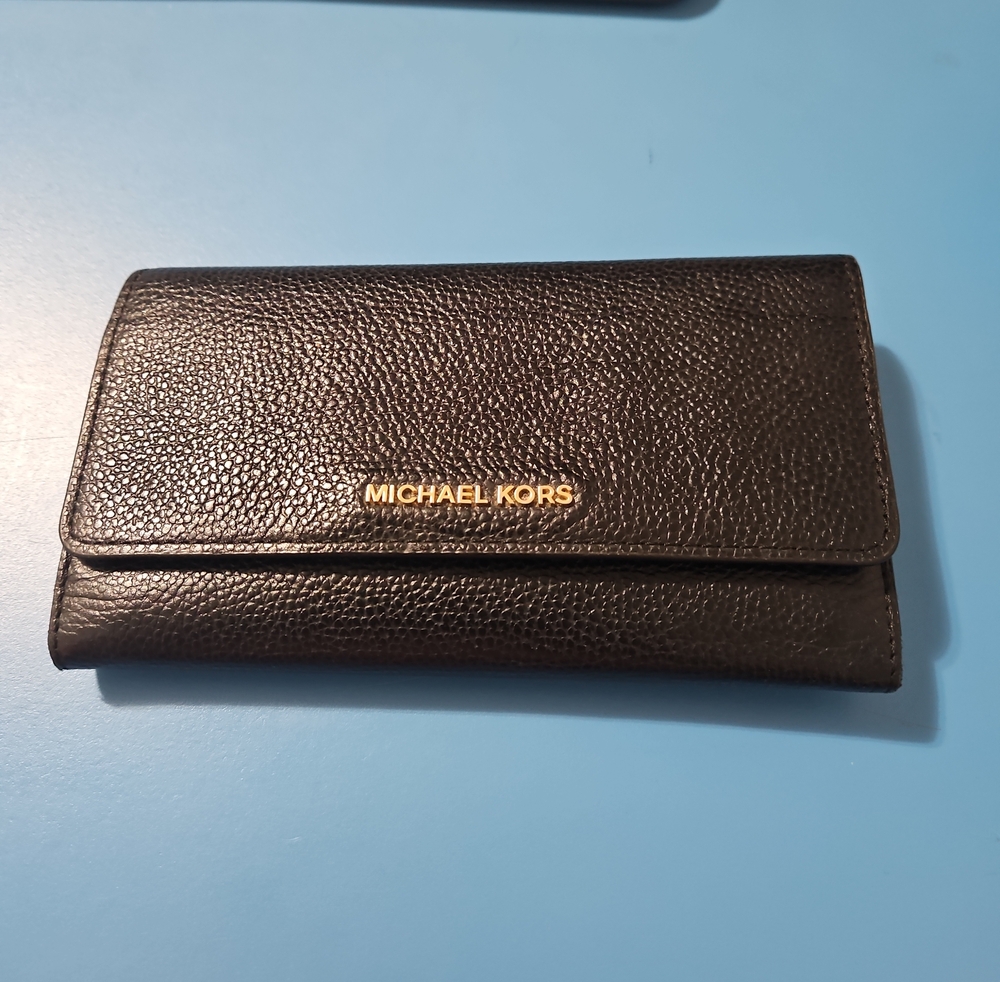 Michael Kors Jet Set Large Pebbled Leather Wallet